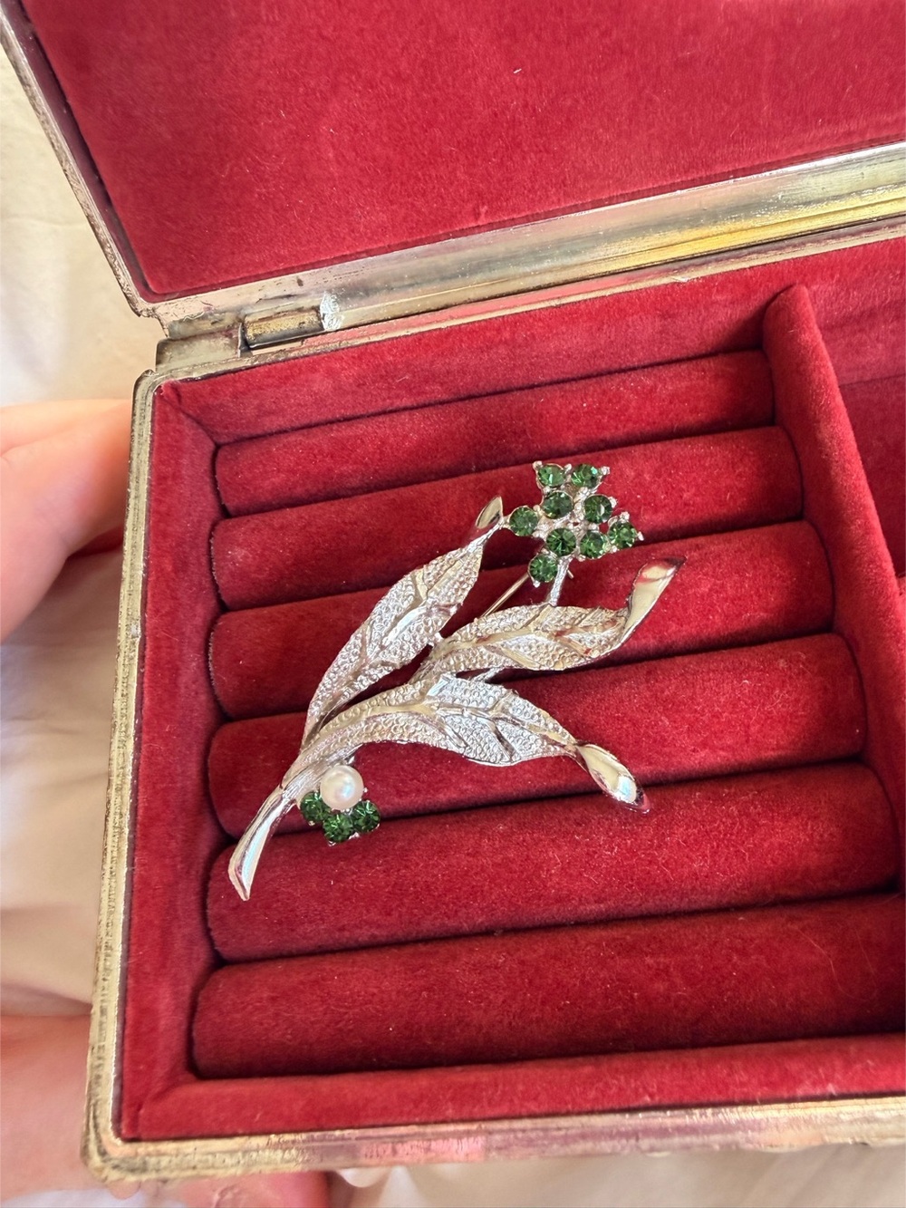 Vintage Floral Rhinestone Brooch in Silver & Green Like New